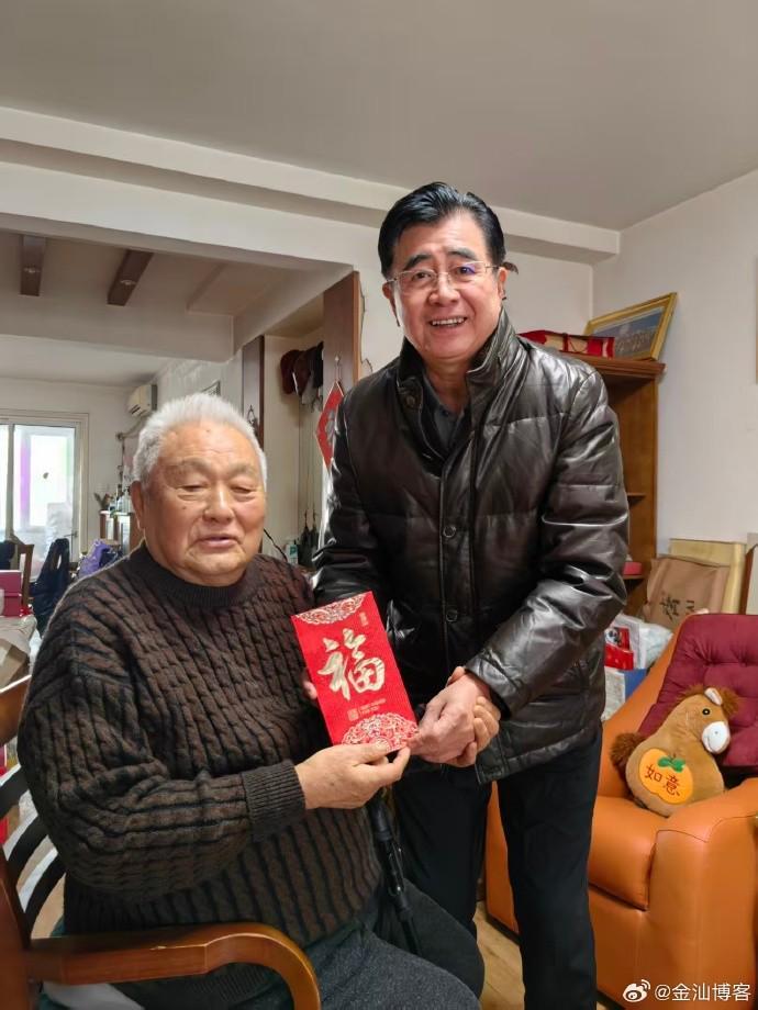 天天斗地主-宋凯春节前看望足坛元老年维泗，在家每天都关注冬奥
